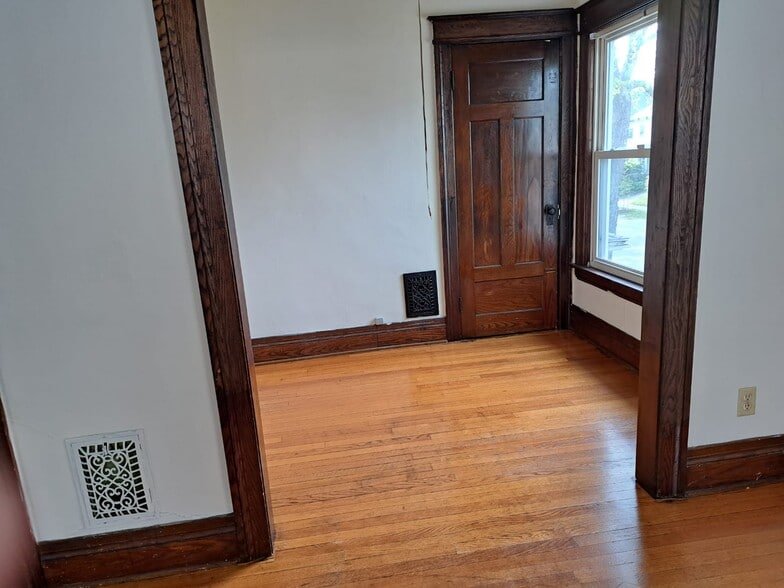 Dining Room - 307 Cedarwood Ter