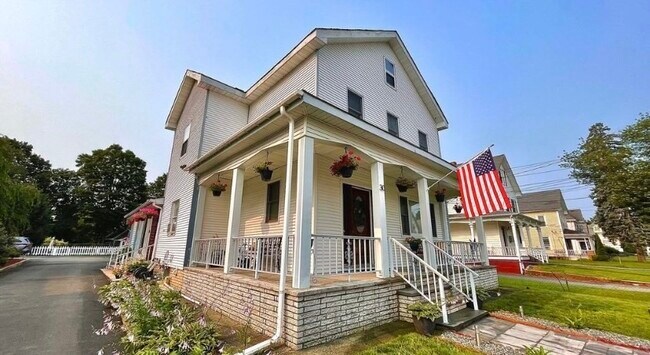 Building Photo - 30 White St