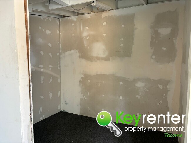 Building Photo - Beautiful 4-Bedroom Rambler in a Desirable...