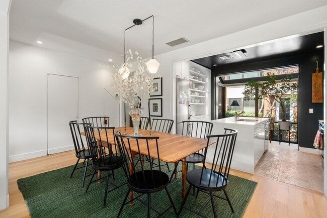 Building Photo - 37 Shipway Pl