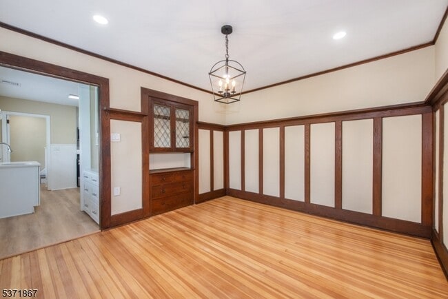 Building Photo - 50 Walnut Crescent