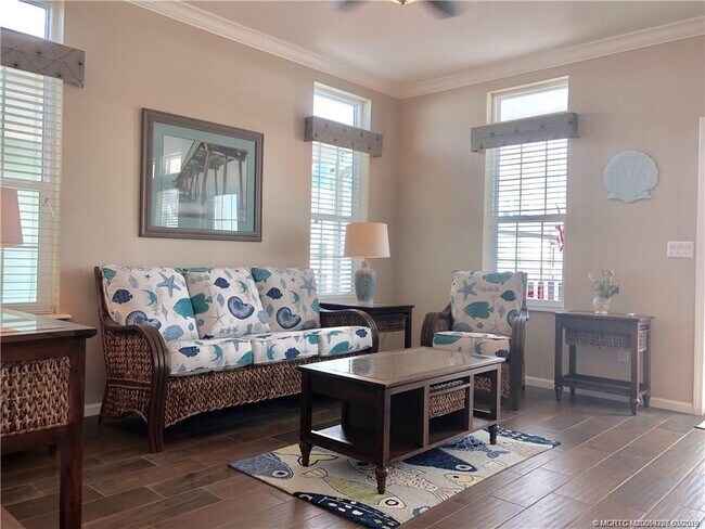 Building Photo - 163 NE Buoy Dr