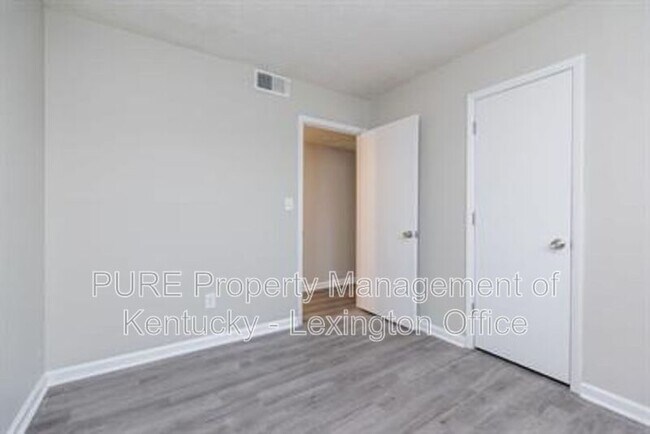 Building Photo - 1512 Shelburn Ct