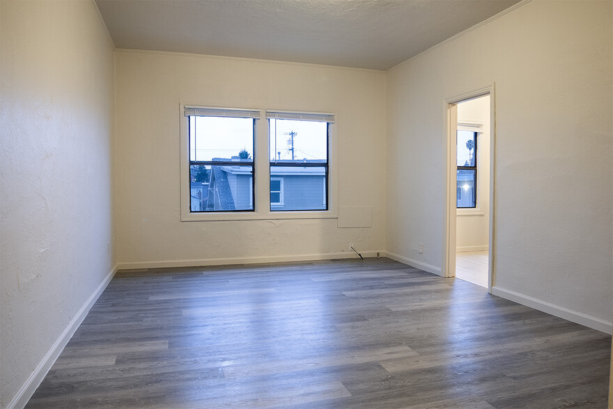 main room/bedroon - 5735 Avenal Ave