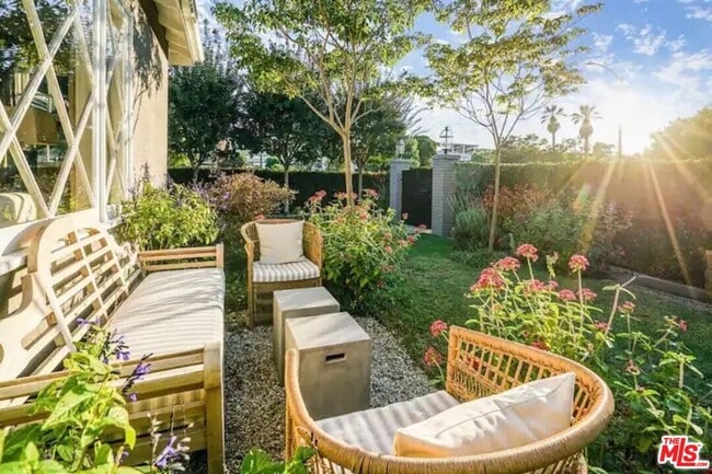 Building Photo - 1972 Stearns Dr