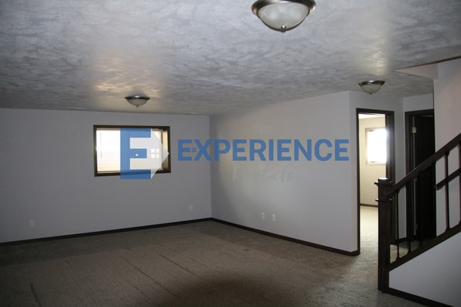 Building Photo - 3606 S Outfield Cir