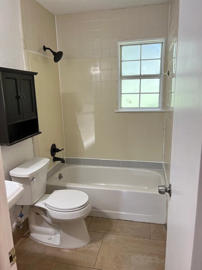 Building Photo - 2146 Golden Isle Ct