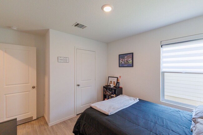 Building Photo - 10502 Torroja Wy