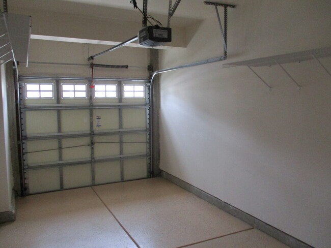 Building Photo - Three bedroom, 2 1/2 bath, 1776 sq. ft.tow...