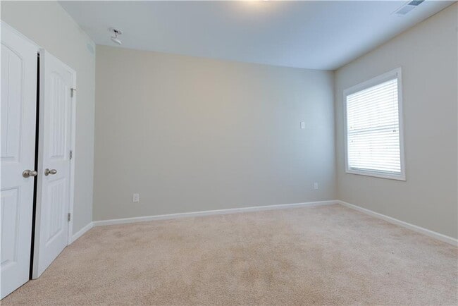 Building Photo - 496 Sunset Park Dr