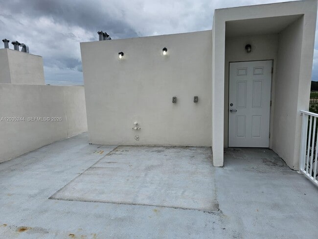 Building Photo - 25806 SW 144th Ct