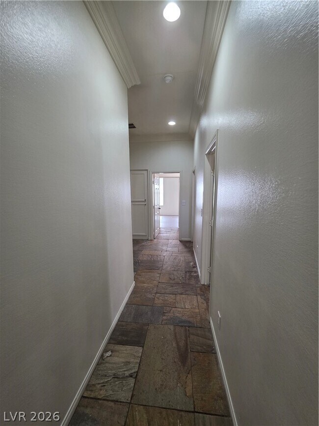 Building Photo - 9338 Wilderness Glen Ave