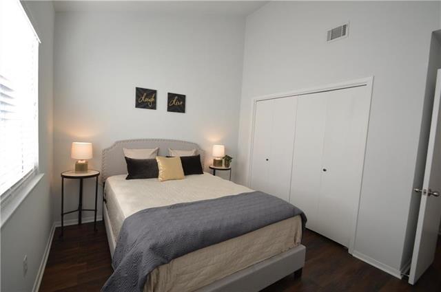 Building Photo - 518 Hunters Glen St