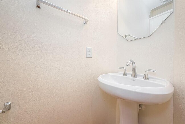 Building Photo - 3722 Main Poplar Dr