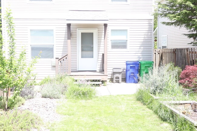 Building Photo - 8464 N Hendricks St