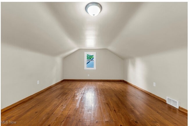 Building Photo - 5037 Greenhurst Dr