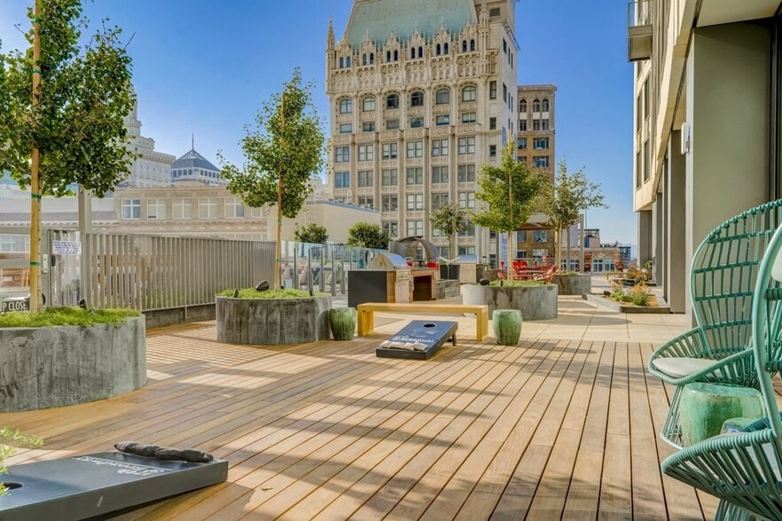 Building Photo - 17th and Broadway