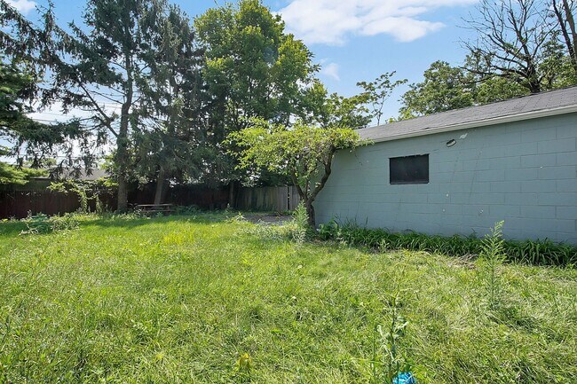 Building Photo - Newly Updated 3 Bedroom Home with Garage &...