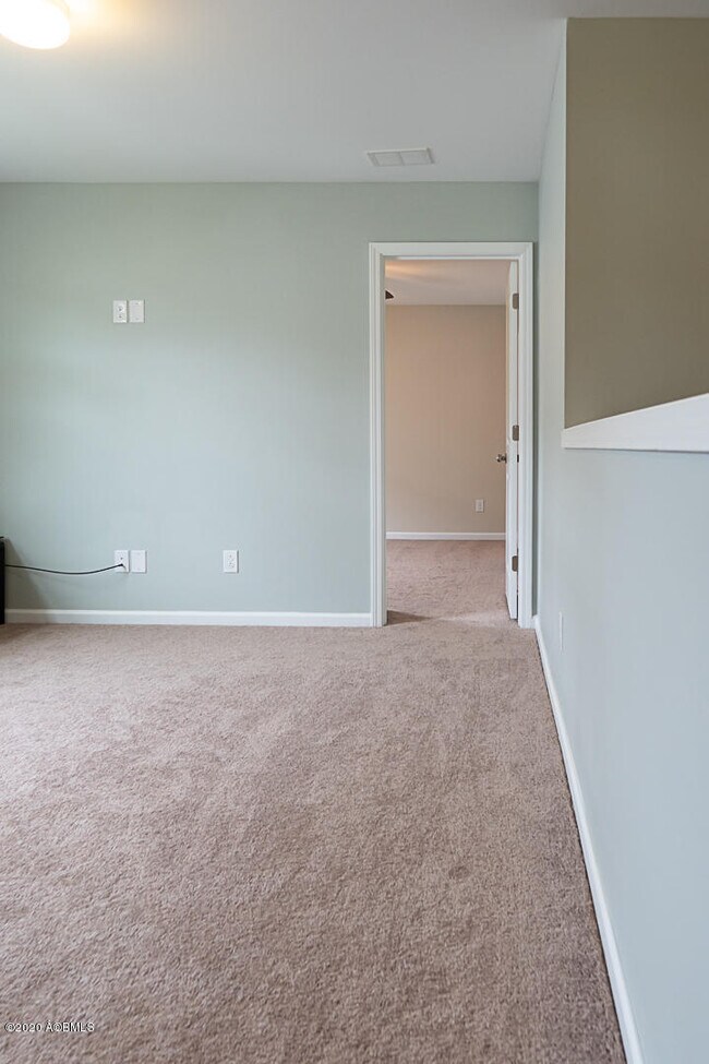 Building Photo - 81 Saluda Way