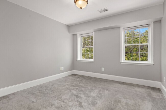 Building Photo - 104 S Carrollton Ave