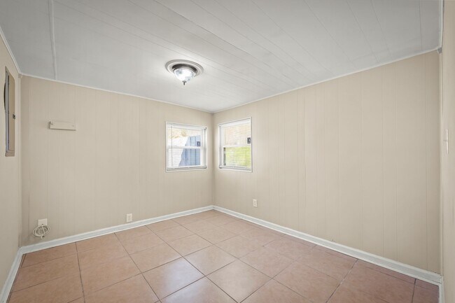 Building Photo - 909 Westgate Dr