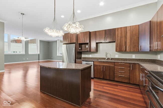 Building Photo - 141 S Meridian St