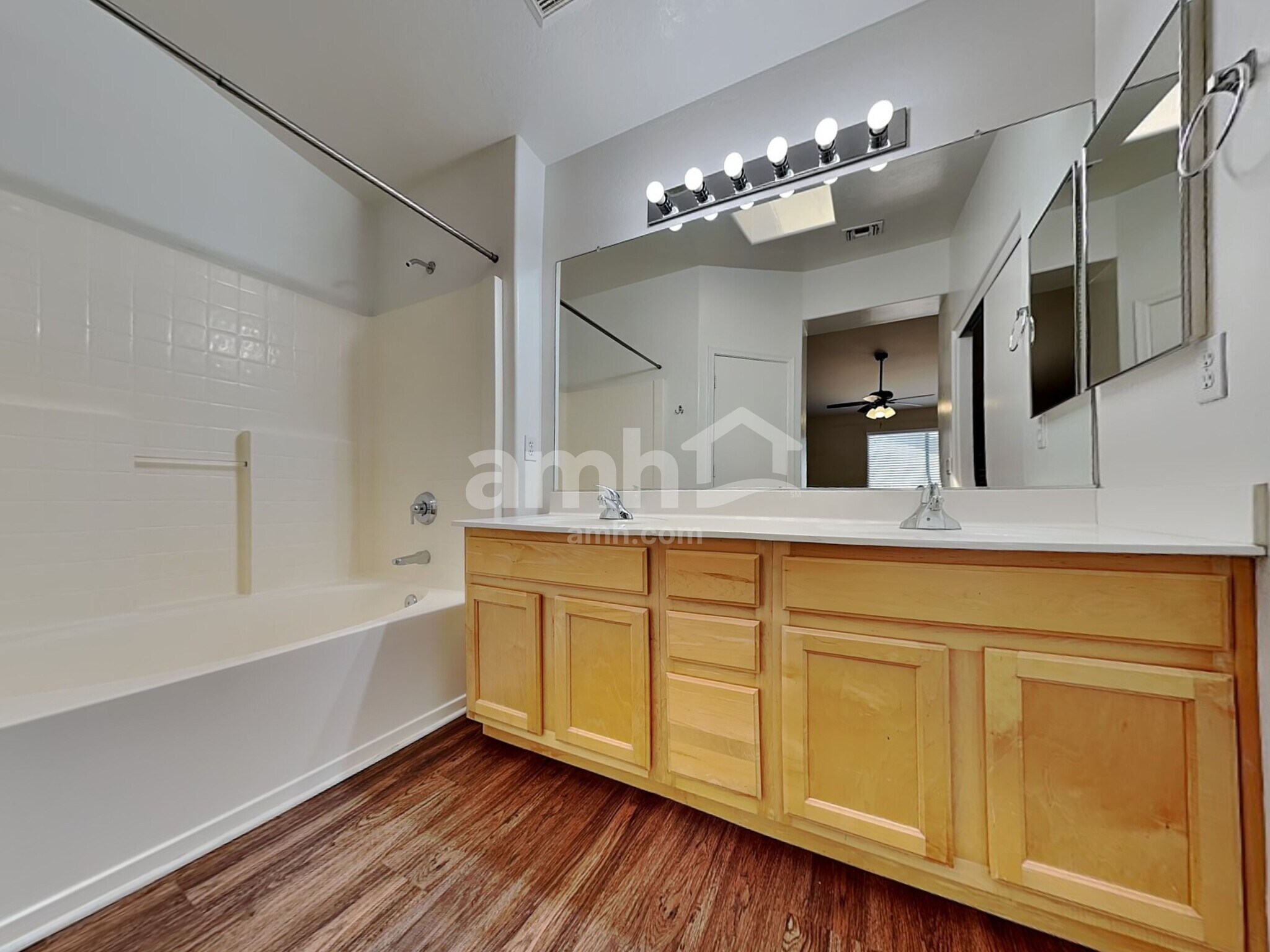 Building Photo - 9216 E Keats Ave