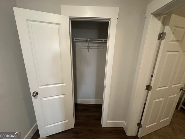 Building Photo - 370 Crestbrook Ln