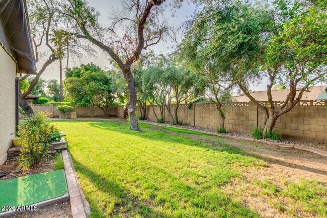 Building Photo - 1536 E Gemini Dr