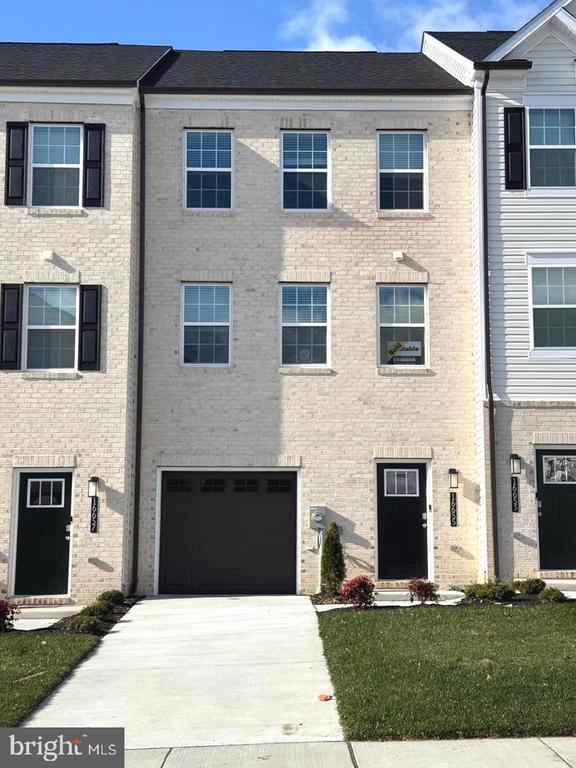 Building Photo - 16525 Green Glade Dr