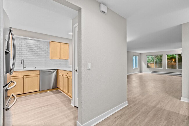 Building Photo - Bright Beacon Hill Condo in Secure Gated C...