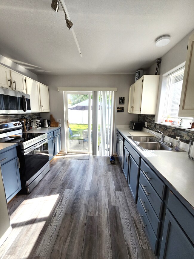 Building Photo - 5810 N Loraine St