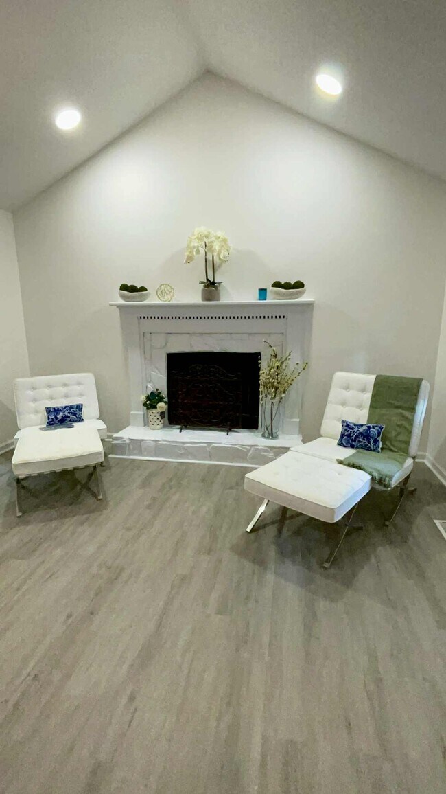 Building Photo - 1117 Sandy Beach Dr