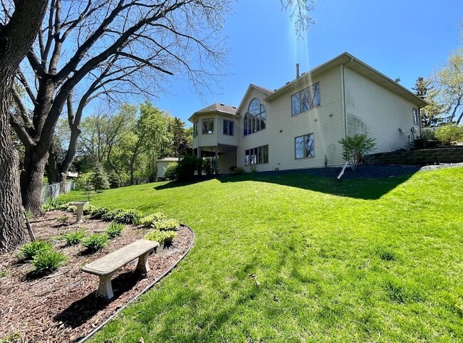 Building Photo - 640 S Park Ct