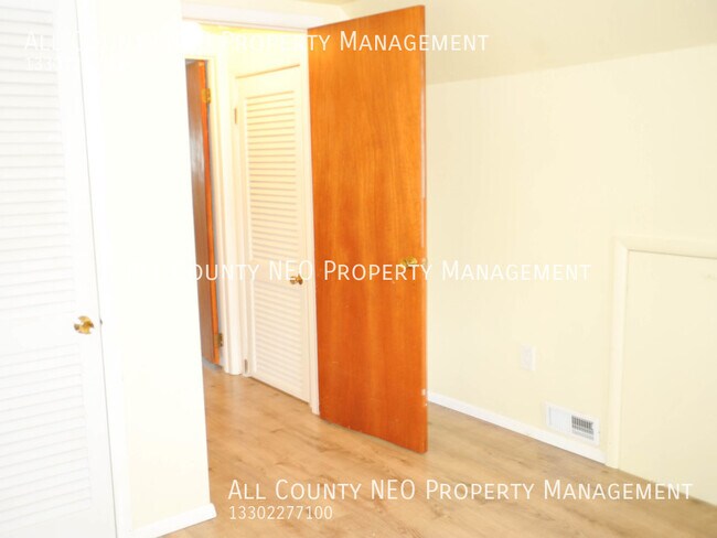 Building Photo - 2360 Giffels Dr
