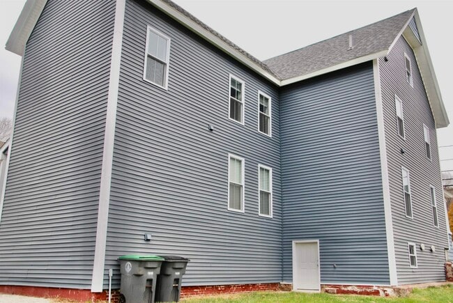 Building Photo - 34 Broadway