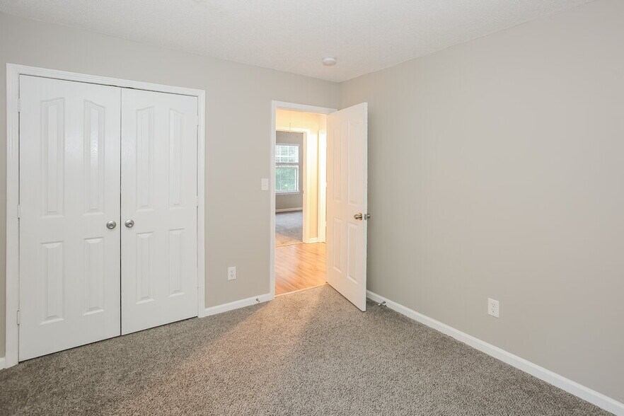 Building Photo - 11240 Northwoods Forest Dr