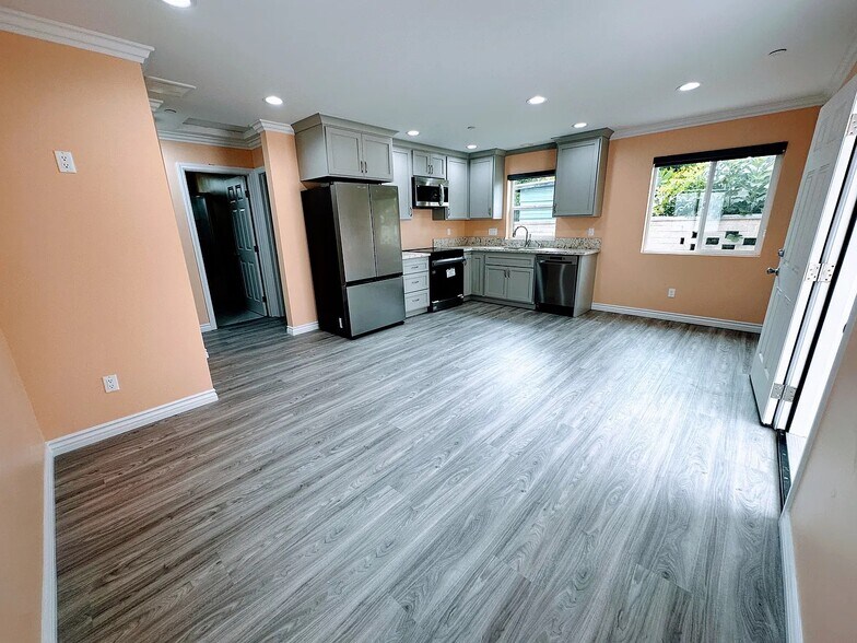 Building Photo - 437 Santa Paula Ave