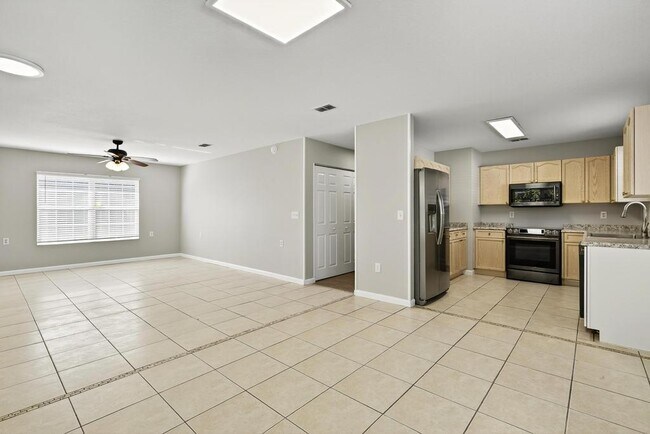 Building Photo - 2126 Center Way