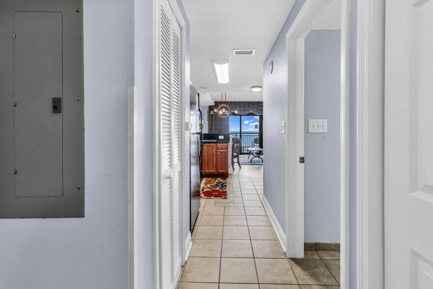 Building Photo - 2600 N Ocean Blvd