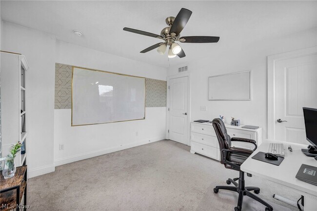 Building Photo - 172 Harvester Dr