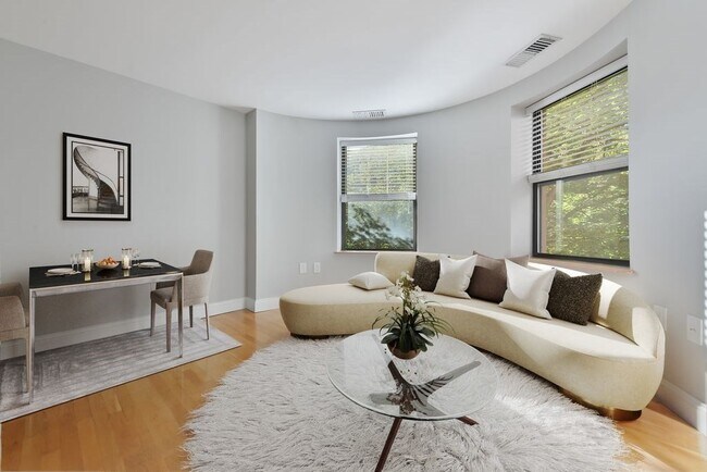 Building Photo - 87 Gainsborough St