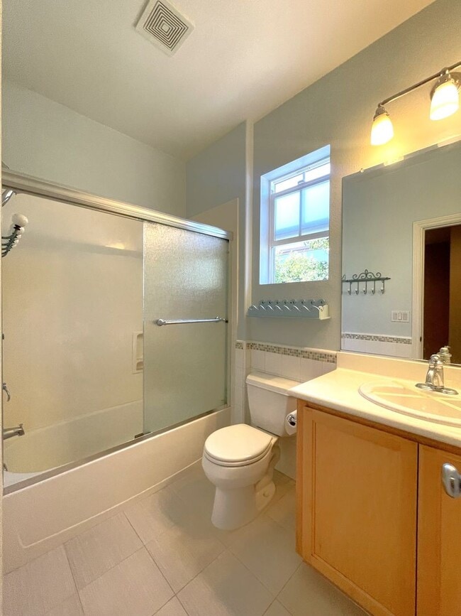 Building Photo - Stunning 3 Bedroom 2.5 Bath Town Home in p...