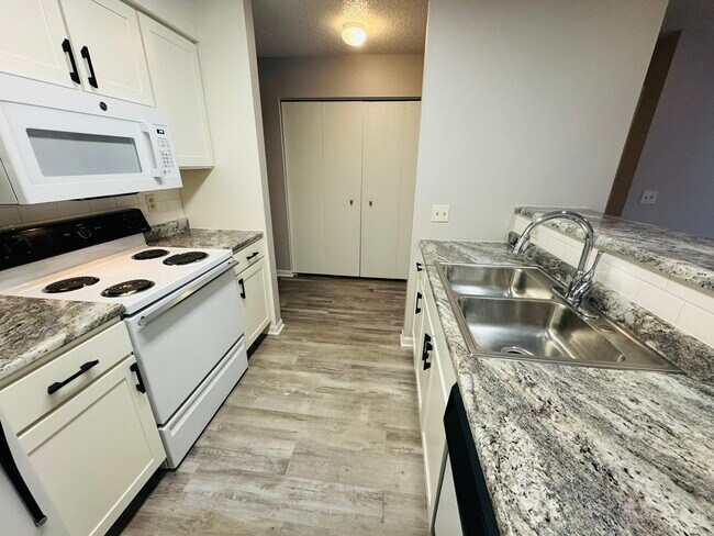 Building Photo - 395