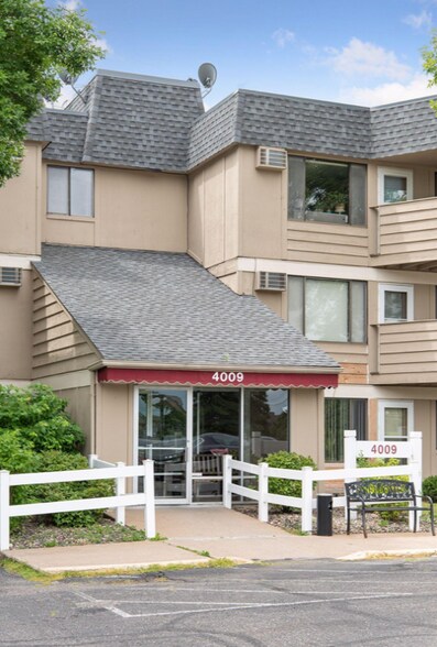 Building Photo - 4009 Heritage Hills Dr