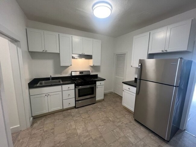 Building Photo - 632