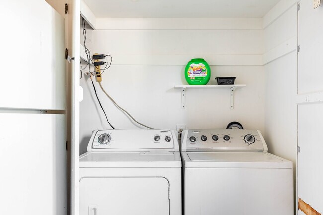 Building Photo - 12415 1/2 Chandler Blvd-A