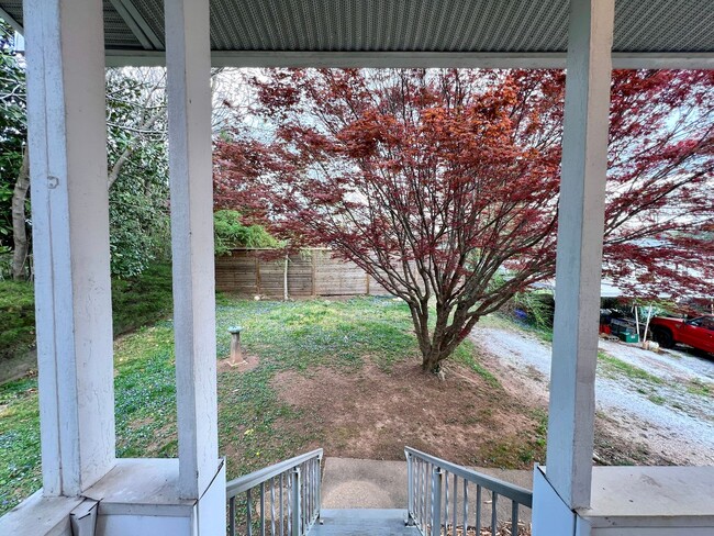 Building Photo - Charming West Asheville Home!