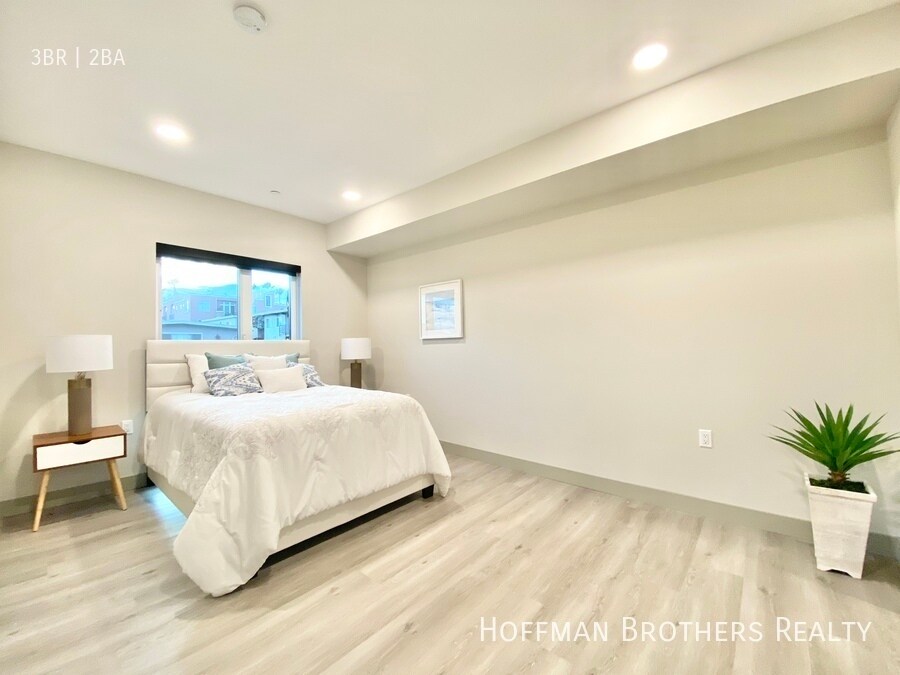 Building Photo - 1530 Brockton Ave