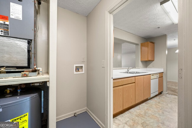 Building Photo - 9202 Fairington Ridge Cir